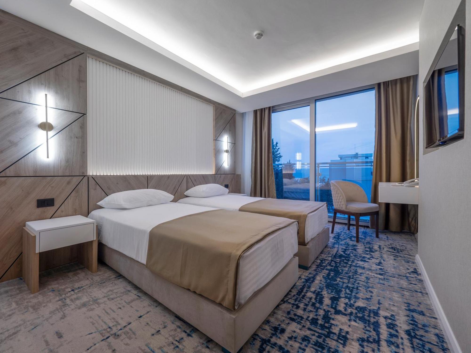 Hotel Tara Becici ブドヴァ エクステリア 写真