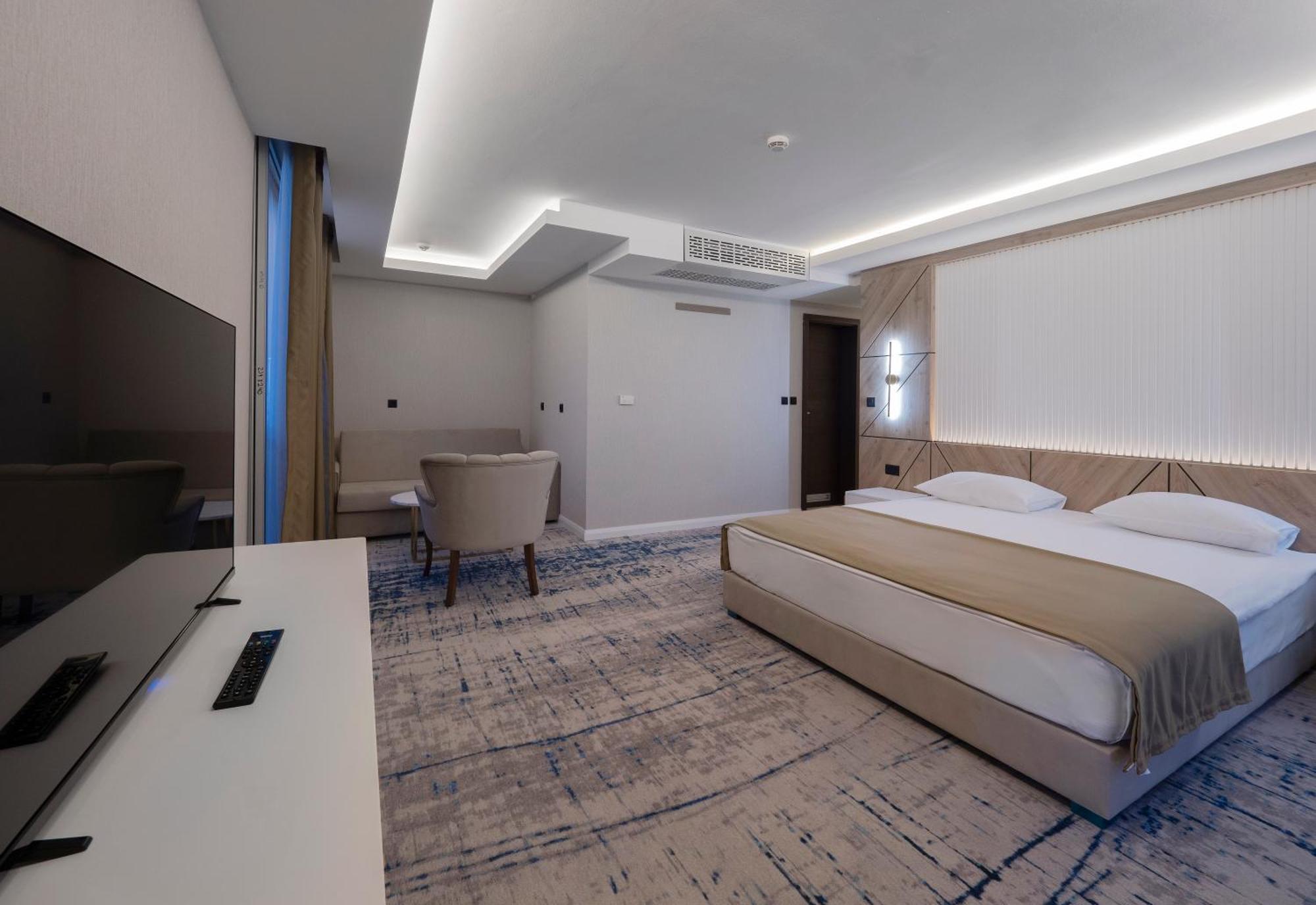 Hotel Tara Becici ブドヴァ エクステリア 写真